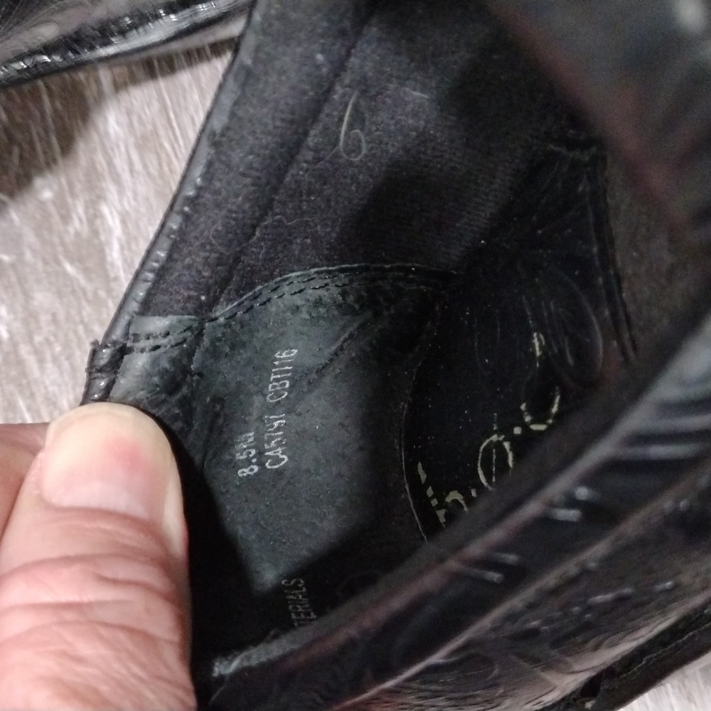 B. O. C. Black Clogs. Size 8.5 - image 5